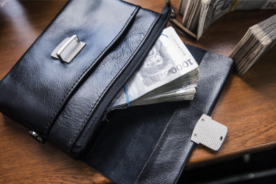 Пандемия жана финансы кризиси учурунда акчаны кантип сактоо керек — КР Улуттук банкынын кеңештери