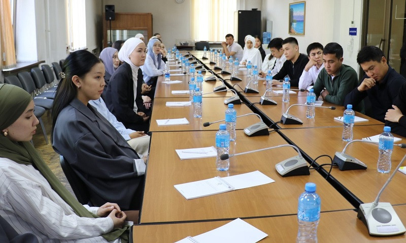 Эл аралык Кувейт университетинин студенттери үчүн семинар