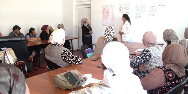 Айыл өкмөтүнүн кызматкерлери үчүн  финансылык сабаттуулук боюнча лекция