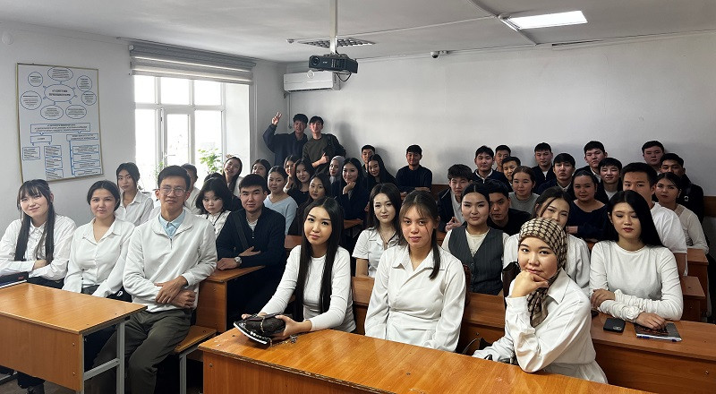 Экономика жана сервис колледждин студенттери үчүн көчмө лекция