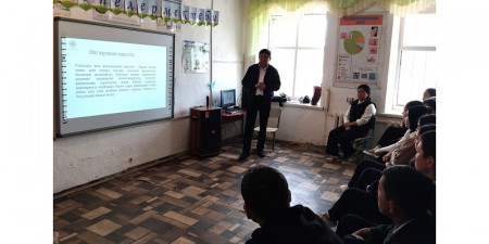 Талас мектептеринин  окуучулары үчүн көчмө лекциялар
