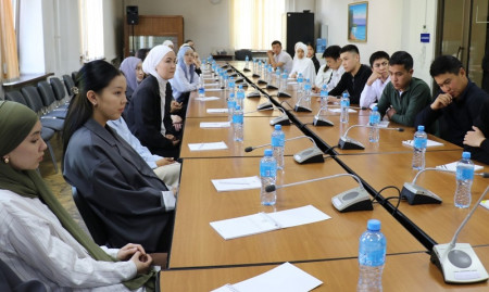 Эл аралык Кувейт университетинин студенттери үчүн семинар