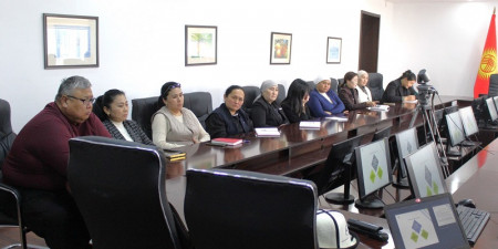 Баткен областындагы аппаратынын кызматкерлери үчүн көчмө семинар